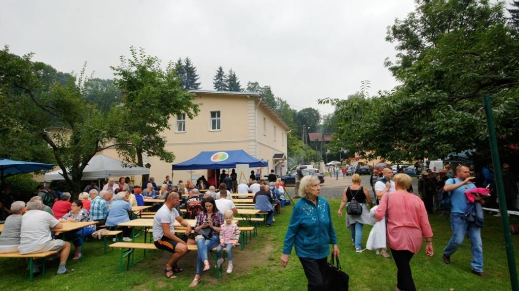 Gosciniec Jas -Sniadania I Obiadokolacje Szwedzki Stol W Cenie Bezplatny Parking Szklarska Poreba Bagian luar foto